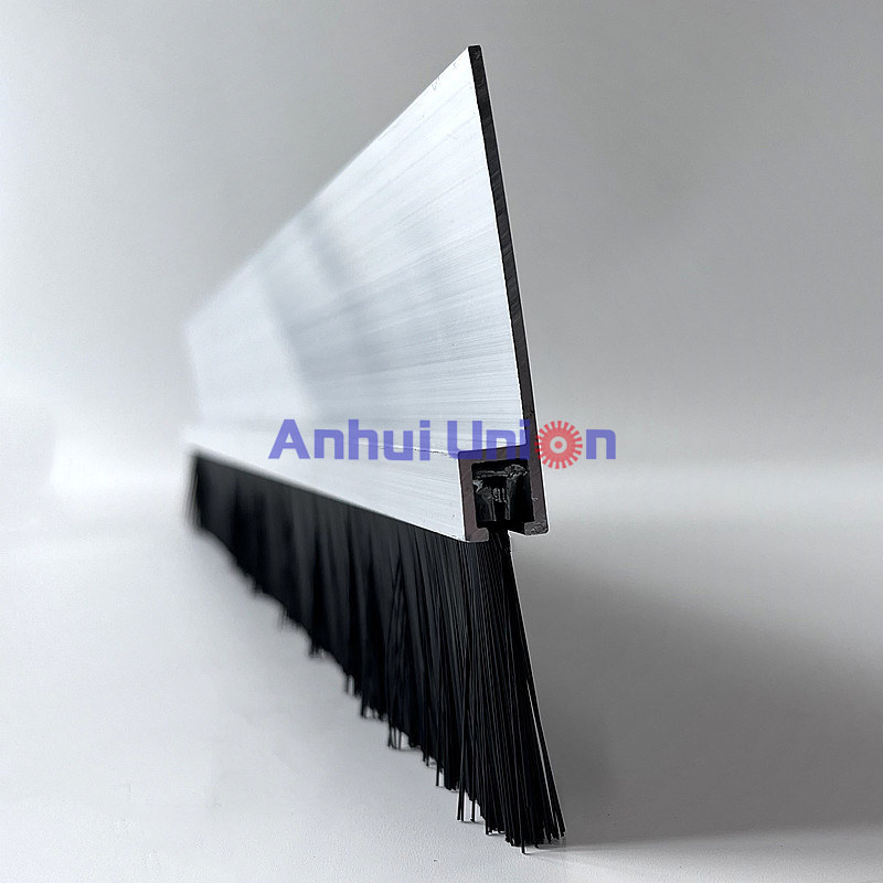 Strip brush With Aluminium Profile